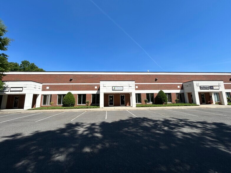 More Photos Of 3120 Latrobe Dr, Charlotte Showroom For Lease