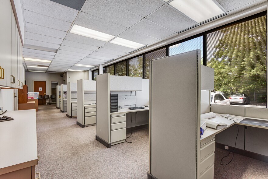 More Photos Of 6708 Backlick Rd, Springfield Bank For Lease