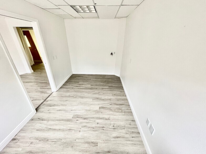 More Photos Of 1001 S Perry St, Castle Rock Medical For Sale