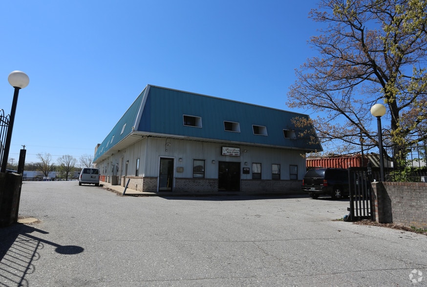 Primary Photo Of 4719-4731 Stamp Rd, Temple Hills Service For Sale