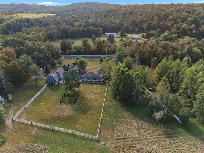 More Photos Of 3533 PA 2012, Union Dale Specialty For Sale