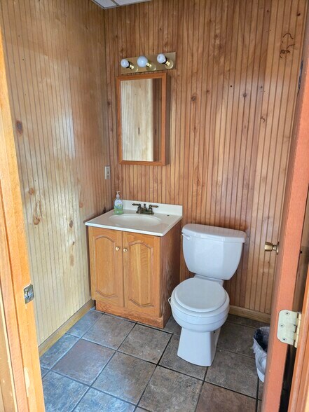 More Photos Of 700 Volunteer Pky, Bristol Auto Dealership For Sale