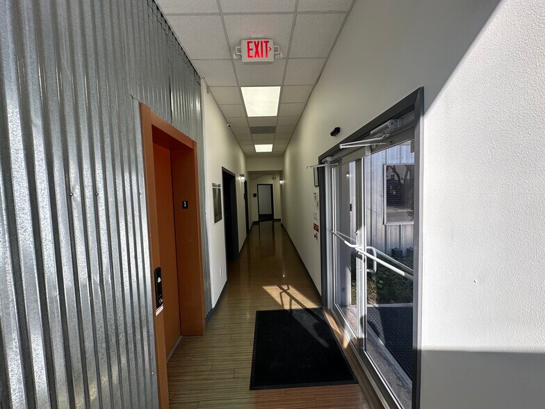 More Photos Of 5712 Val Verde St, Houston Loft Creative Space For Lease