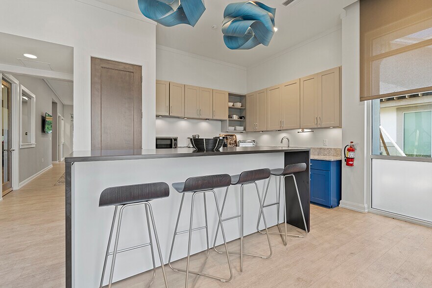 More Photos Of 495 Town Plaza Ave, Ponte Vedra Office For Sale