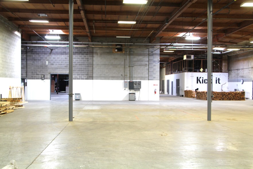 More Photos Of 6700-6800 NE 59th Pl, Portland Warehouse For Lease