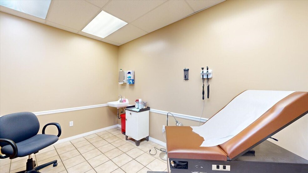 More Photos Of 113 Bo Bo Dr, Crystal Springs Freestanding For Lease