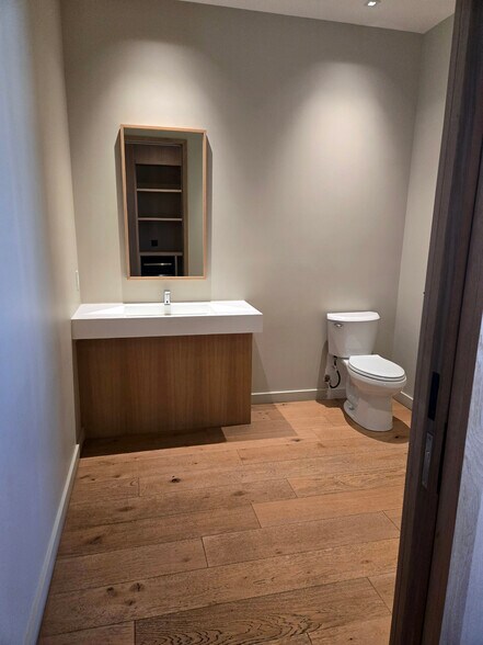 More Photos Of 2430-2438 E 11th St, Los Angeles Warehouse For Lease