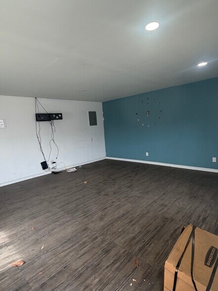 More Photos Of 10986 Vulcan St, South Gate Contractor Storage Yard For Sale