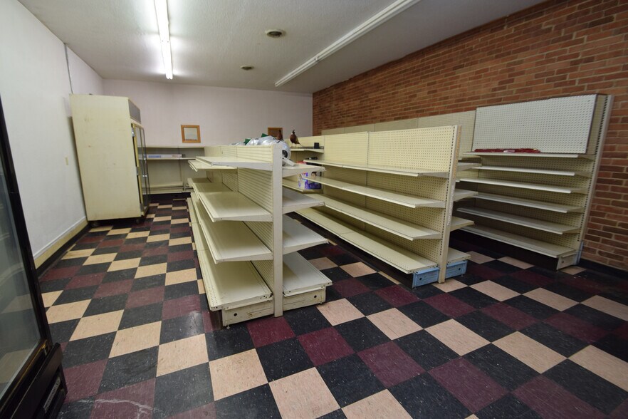 More Photos Of 111 Main St, Roscoe Bar For Sale