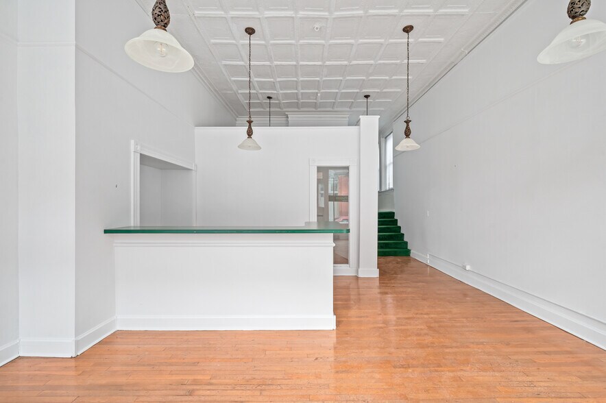 More Photos Of 23 Bedford Sq, Pittsburgh Storefront Retail Residential For Lease