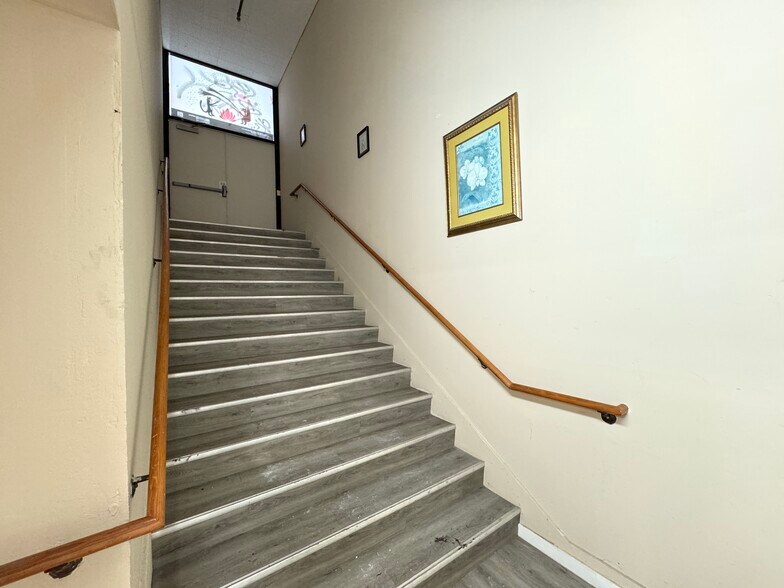 More Photos Of 815-821 Webster St, Oakland Storefront Retail Office For Lease