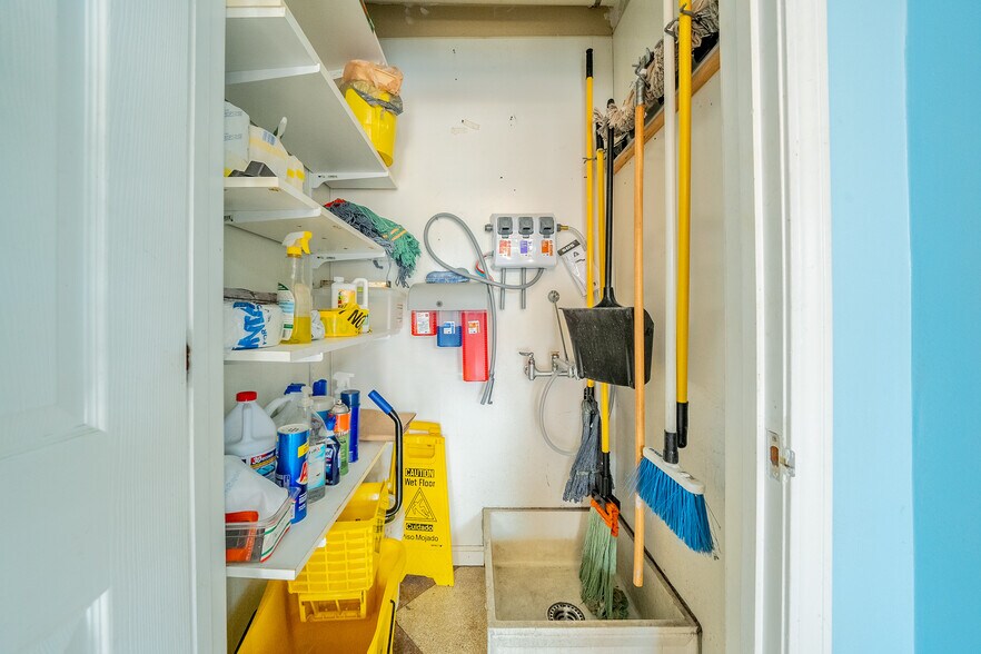 More Photos Of 3101-3111 S Grand Ave, Saint Louis Office For Lease