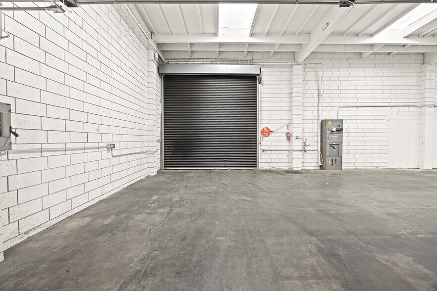 More Photos Of 2702 Saint Louis Ave, Signal Hill Warehouse For Lease