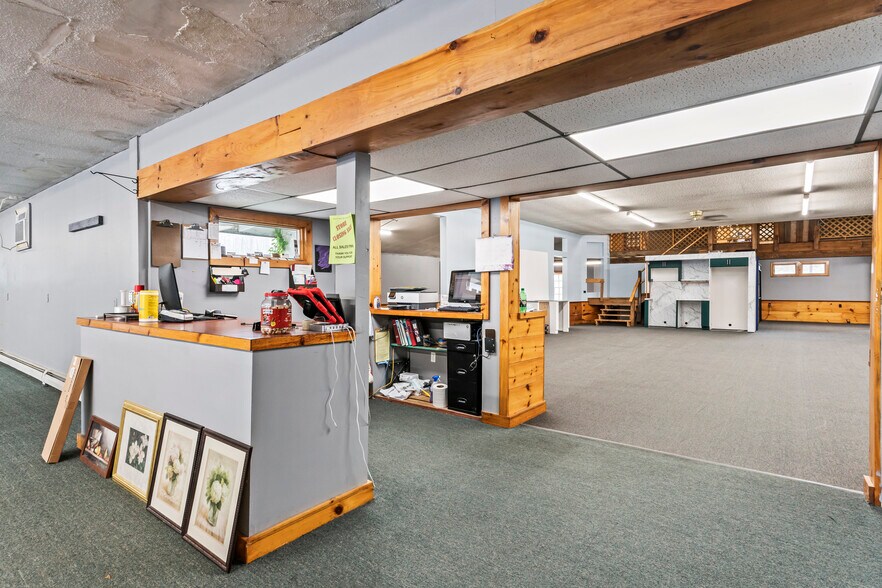 More Photos Of 680 Maine Ave, Farmingdale Storefront Retail Office For Lease