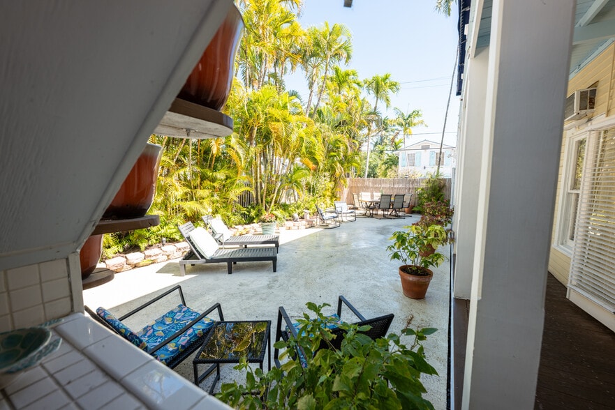 More Photos Of 412 Frances St, Key West Hotel For Sale