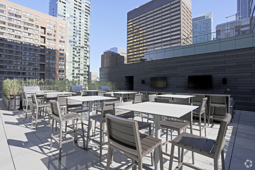 More Photos Of 220 E Illinois St, Chicago Apartments For Lease