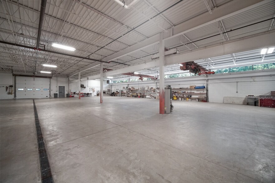 More Photos Of 1225 E Washington St, Joliet Flex For Sale