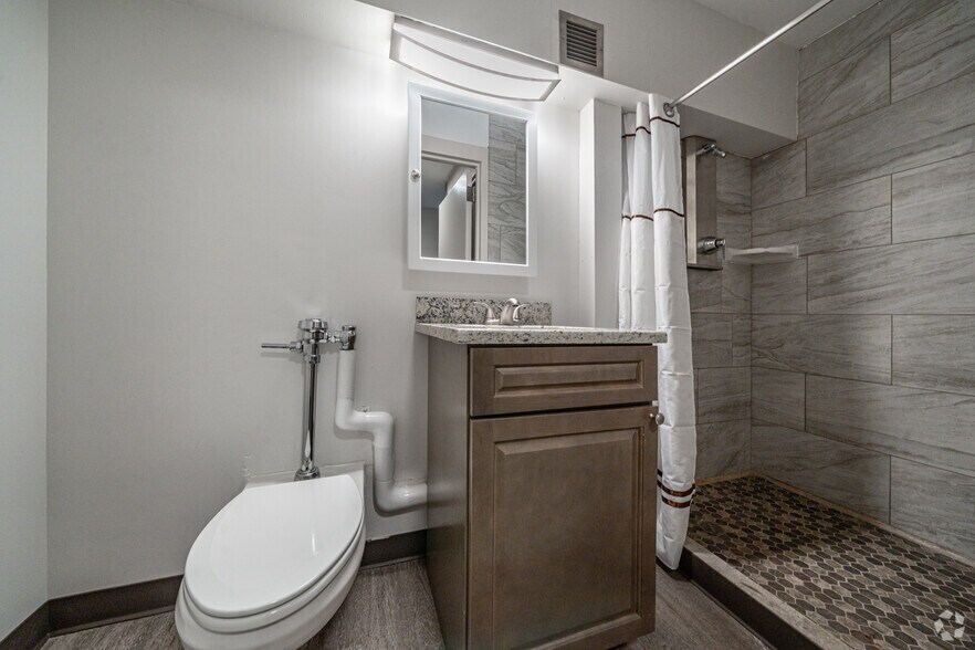 More Photos Of 311 N Ottawa St, Joliet Apartments For Lease