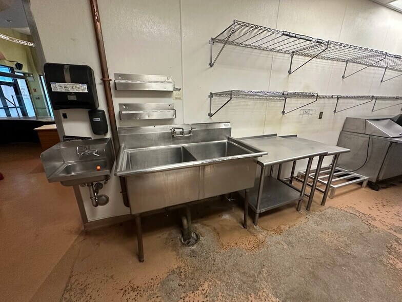 More Photos Of 52 Summer St, Boston General Retail For Lease