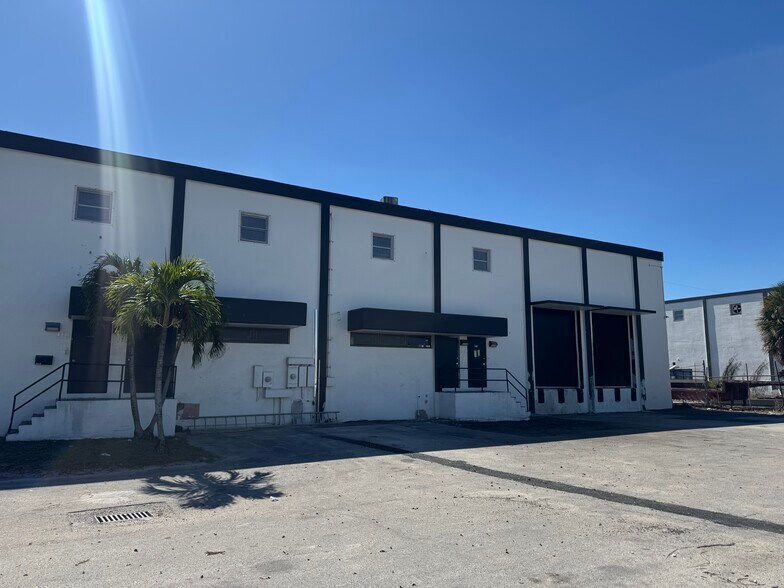 More Photos Of 4230 NW 128th St, Opa Locka Warehouse For Lease