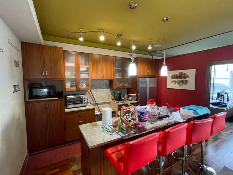 More Photos Of 4030-4032 Shoreline Dr, Spring Park Storefront Retail Office For Lease