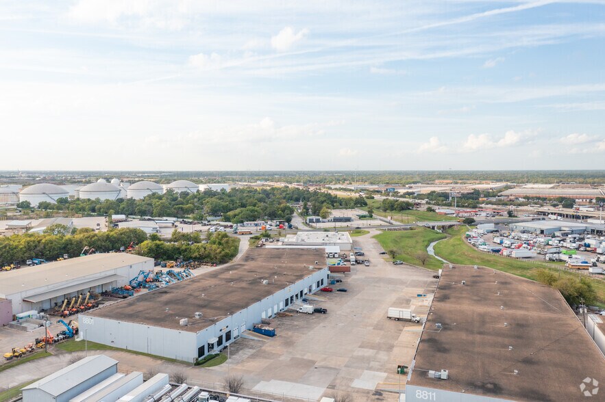 More Photos Of 8801 Wallisville Rd, Houston Warehouse For Lease