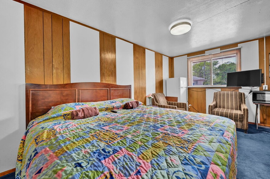 More Photos Of 44077 Oberlin Elyria Rd, Oberlin Hotel For Sale