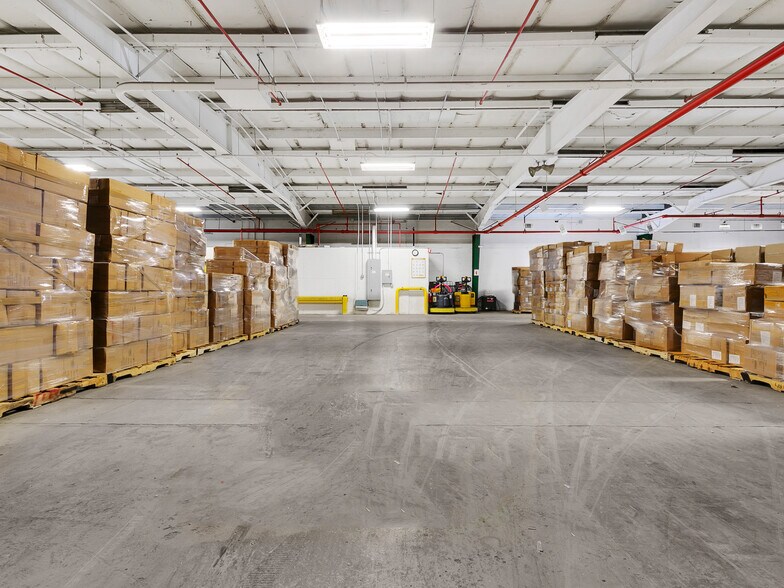 More Photos Of 16 Swamscott St, Newfields Warehouse For Lease