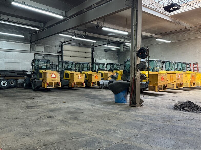 More Photos Of 4278 St Frontenac, Frontenac Auto Repair For Sale
