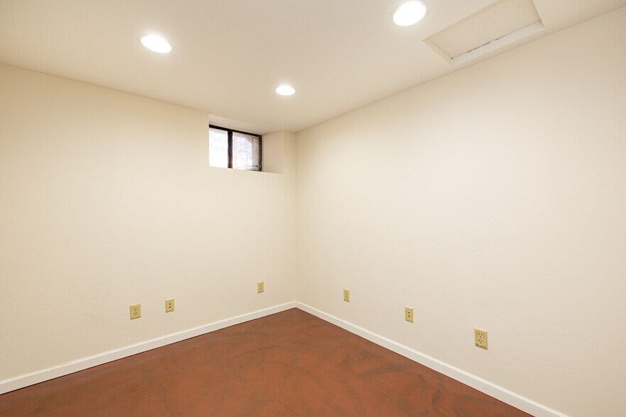 More Photos Of 717 W Riordan Rd, Flagstaff Storefront Retail Office For Sale