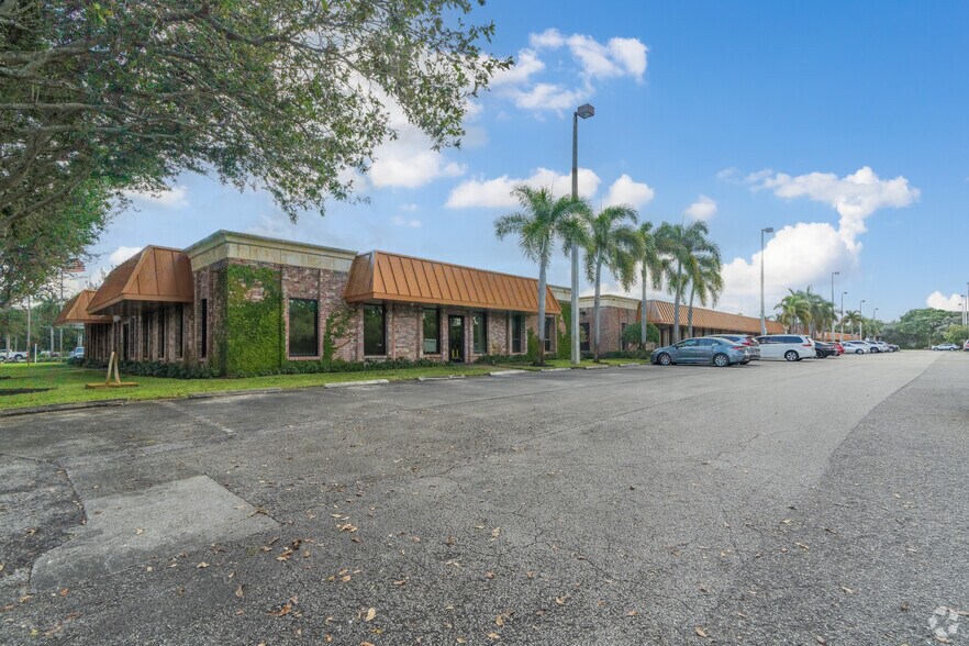 More Photos Of 541 S State Road 7, Margate Unknown For Lease
