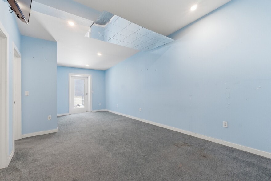 More Photos Of 8600 Airport Blvd, Leesburg Airplane Hangar For Sale