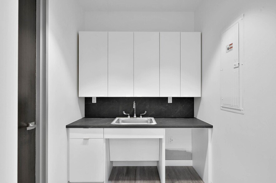 More Photos Of 24527 Gosling Rd, Spring Flex For Lease