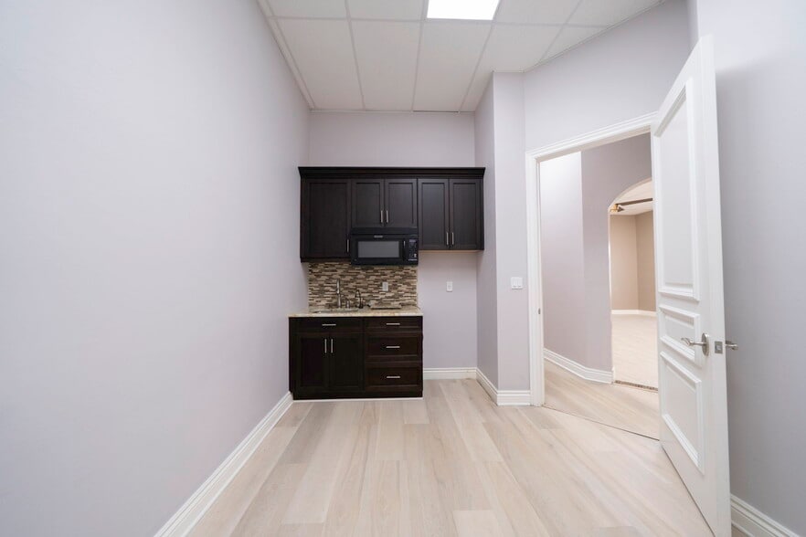 More Photos Of 24551 Production Cir, Bonita Springs Showroom For Lease