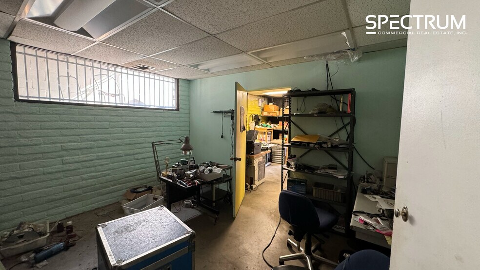 More Photos Of 16131 Valerio St, Van Nuys Warehouse For Lease