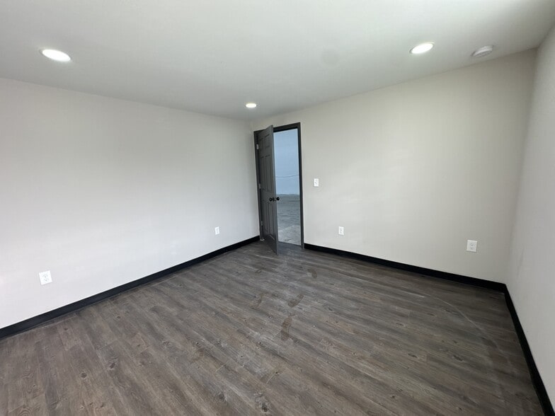 More Photos Of 572 S Nelson Rd, Columbus Unknown For Lease