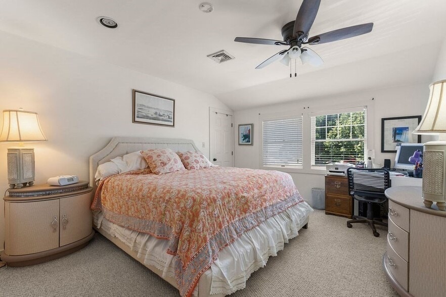 More Photos Of 258 Edgartown Vineyard Haven Rd, Edgartown Medical For Sale