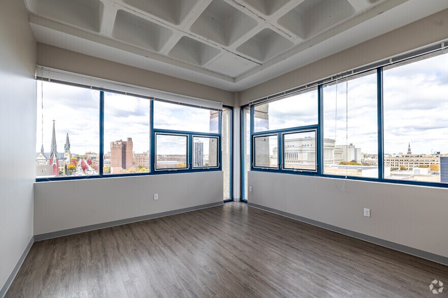 More Photos Of 735 W Wisconsin Ave, Milwaukee Apartments For Sale