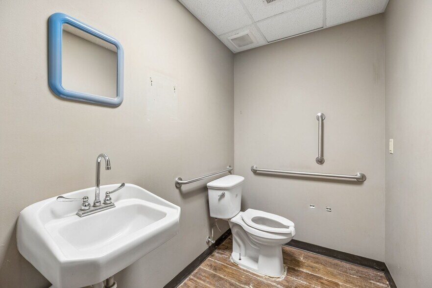More Photos Of 1311 W College St, Murfreesboro Industrial For Sale