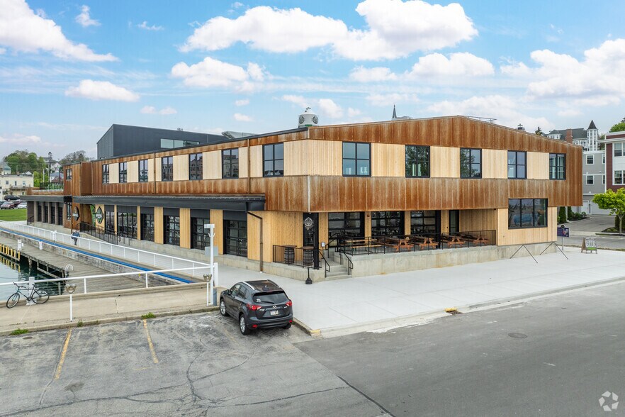 More Photos Of 305 E Washington St, Port Washington Storefront Retail Office For Lease