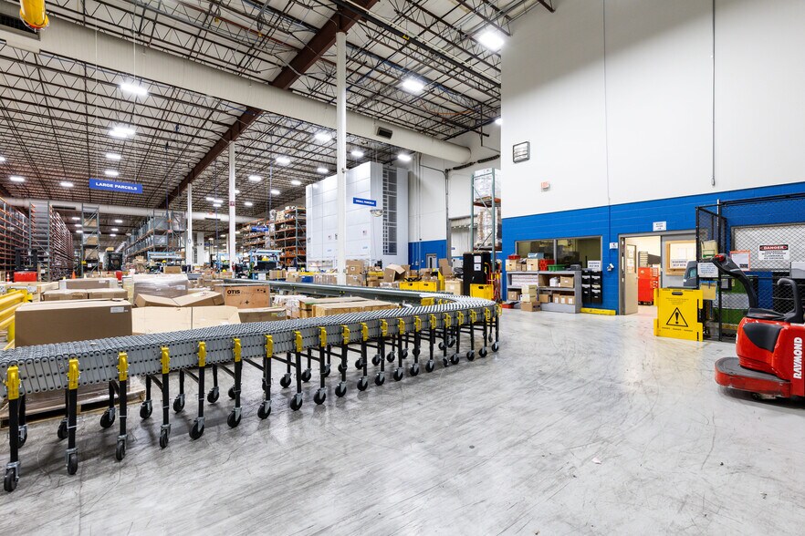 More Photos Of 212 W Newberry Rd, Bloomfield Manufacturing For Sale