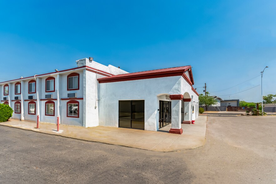 Primary Photo Of 1000 S Freeway, Tucson Rehabilitation Center For Lease