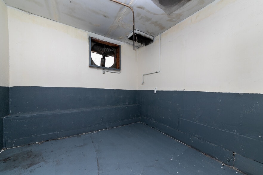 More Photos Of 115 N Fairfax Ave, Los Angeles Freestanding For Sale