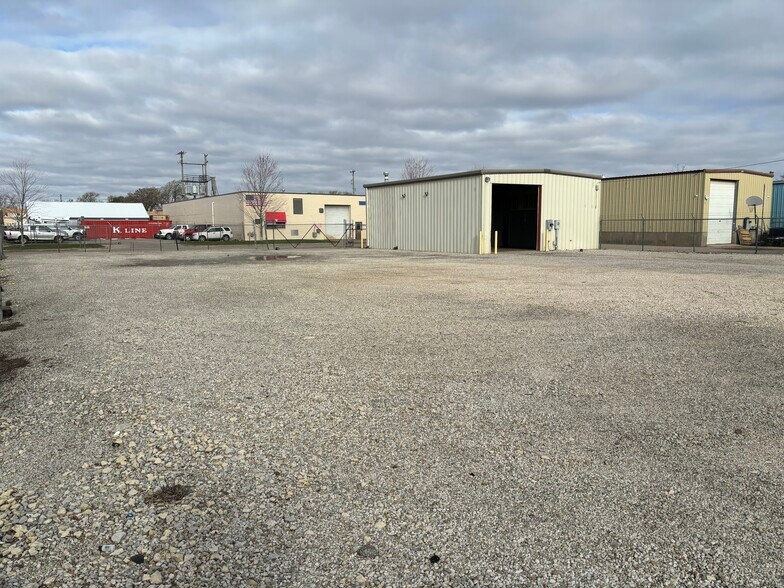 More Photos Of 1326 S Handley St, Wichita Light Distribution For Lease