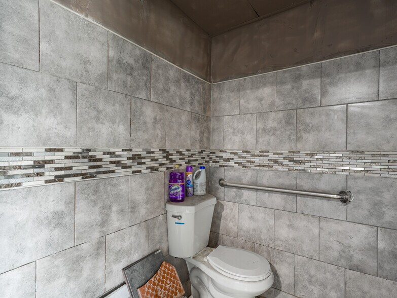 More Photos Of 409 Martin Luther King Blvd NE, Winter Haven General Retail For Sale