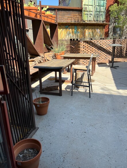 More Photos Of 4935 N Mesa St, El Paso Restaurant For Lease