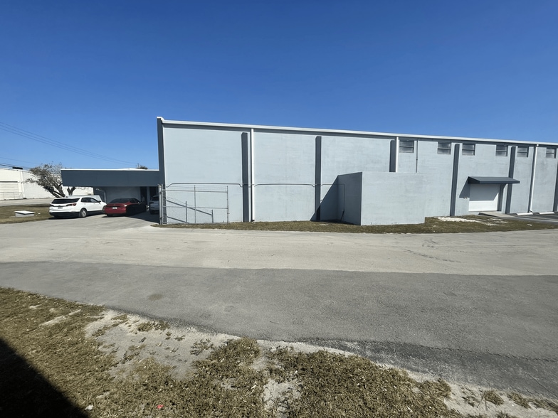 More Photos Of 4570 NW 128th St, Opa Locka Warehouse For Lease