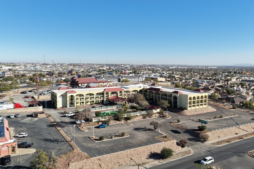 More Photos Of 900 N Yarbrough Dr, El Paso Hotel For Sale