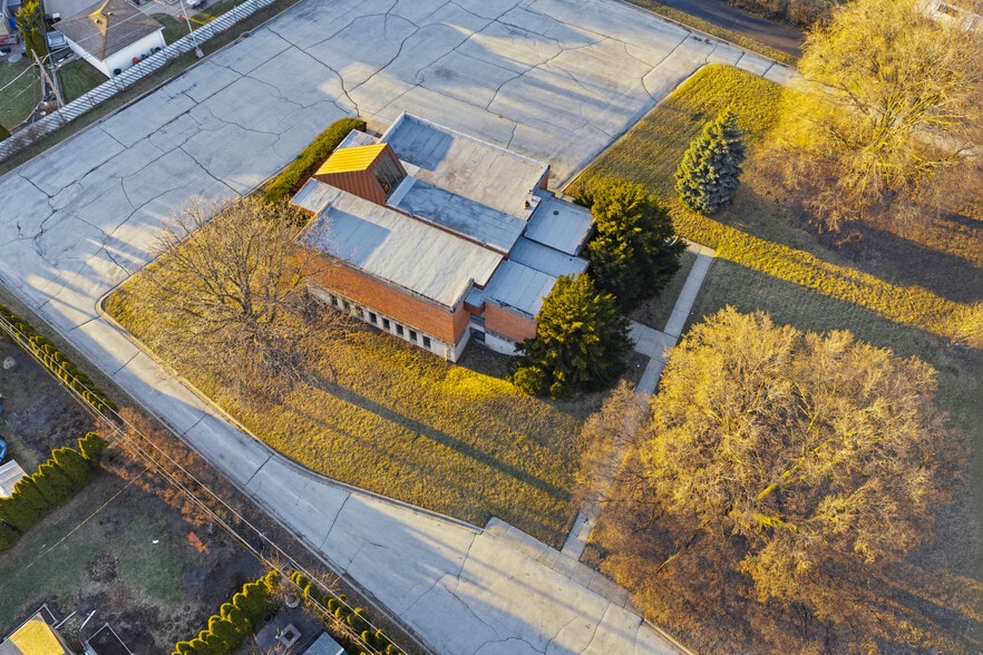 Primary Photo Of 8450 N Shermer Rd, Niles Religious Facility For Sale