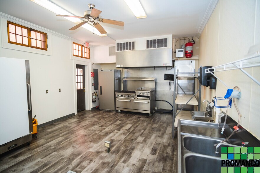 More Photos Of 114 Putnam St, Marietta Restaurant For Lease
